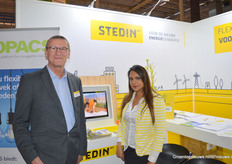 Jacqueline Fernandes-Lit en Leen Molenaar van Stedin dat op de beurs GOPACS presenteerde. Het is een slimme oplossing om filevorming op het elektriciteitsnet te voorkomen. Op 8 maart volgt een informatiesessie.